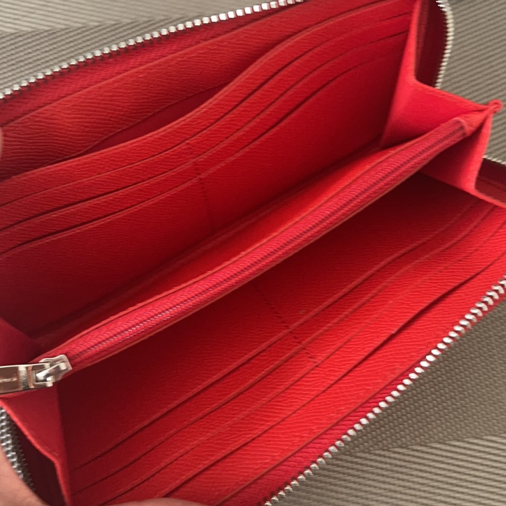 Gorgeous Coach Wallet - Picture 5 of 7